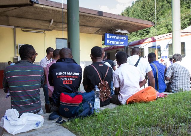 >>>ANSA/ SCONTRO SULLA BARRIERA AL BRENNERO,AUSTRIA PRONTA A CHIUDERE