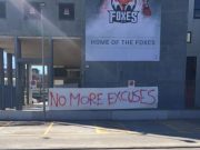 Basta scuse: striscioni della curva dell’Hockey Bolzano al Palaonda