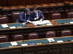 Agli italiani le briciole di un Decreto che continua a garantire vitalizi parlamentari