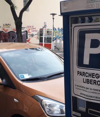 A Bolzano parcheggi gratuiti per incapacità comunale, singolare protesta dei cittadini