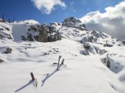 Escursionisti de La Muvra commemorano eroe grande guerra Fusetti sul Sass de Stria
