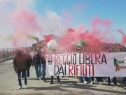 Reggio Calabria sommersa dai rifiuti, Reggio Respira protesta contro l’amministrazione comunale