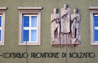 Dalla politica al lavoro, continua la discriminazione anti-italiana della Provincia di Bolzano